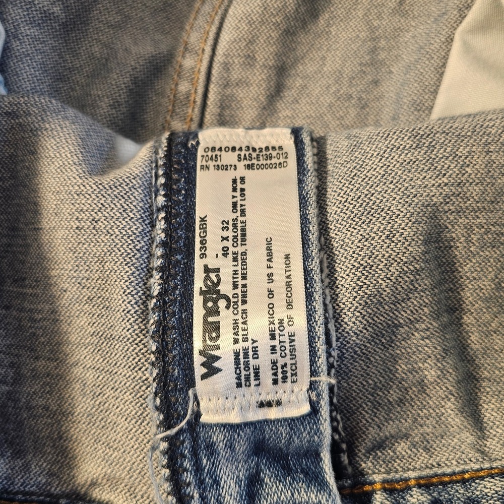 Wrangler Men's Blue Jeans Size 40x32 Regular Fit Classic Denim Straight Leg - Picture 3 of 9